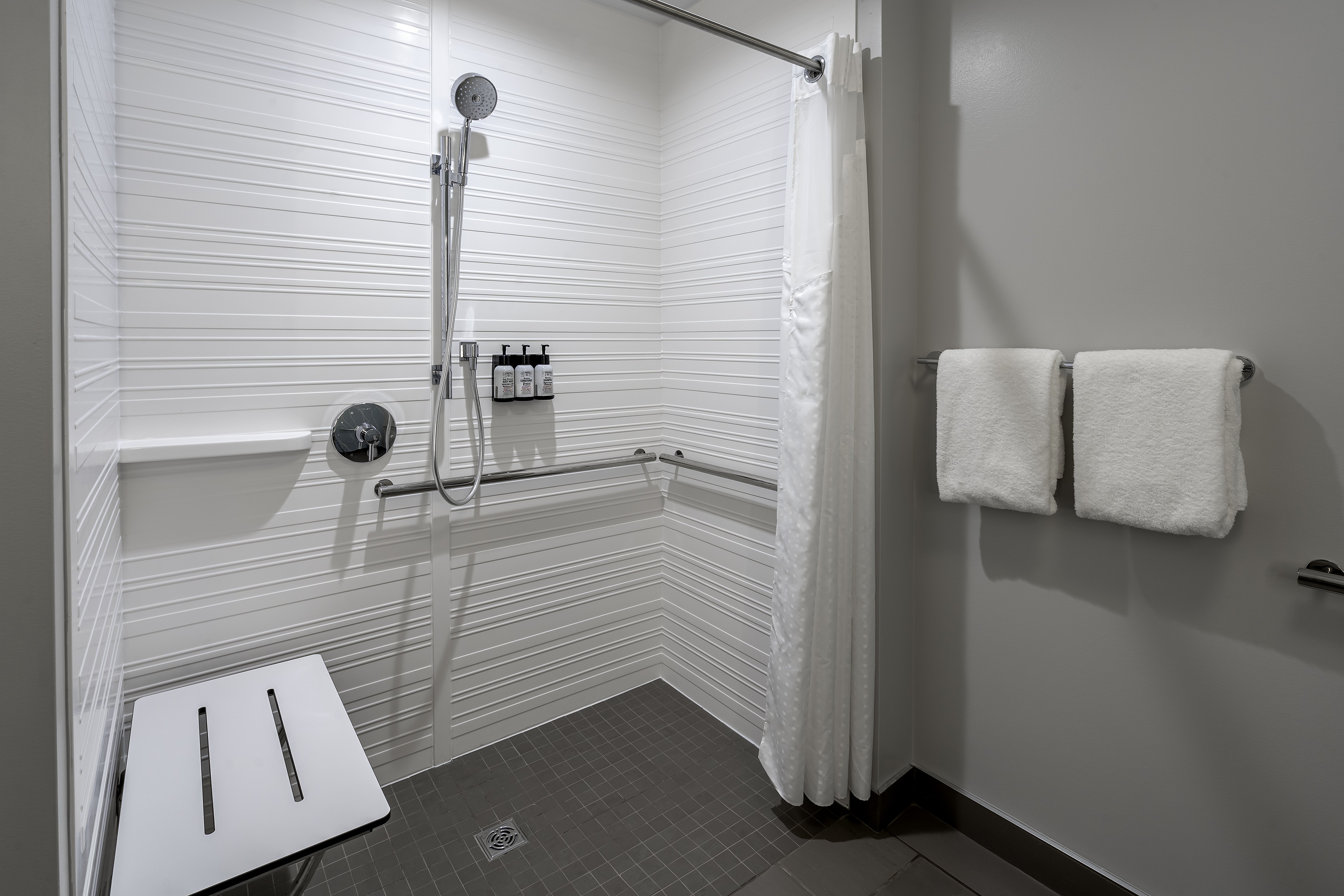 avid hotels Milwaukee West - Waukesha 35/37