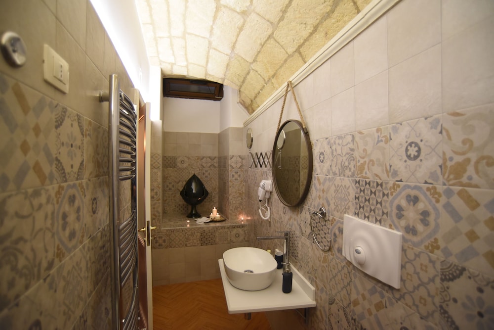 Cadelli Luxury Suite 42/48
