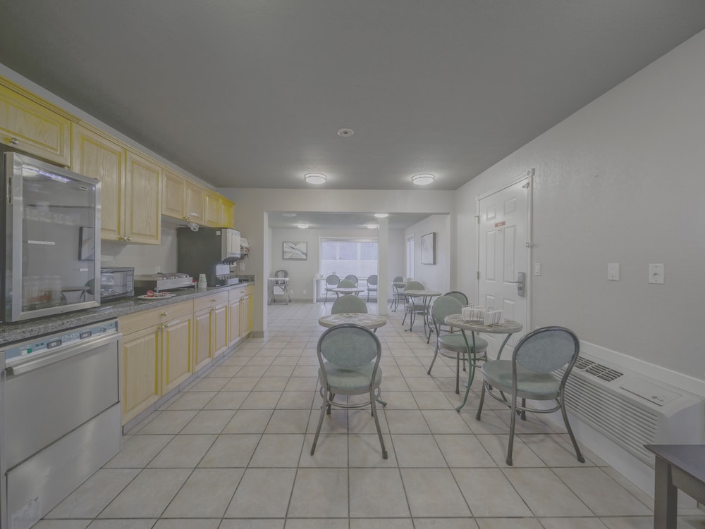 Baymont by Wyndham Hinton 38/48