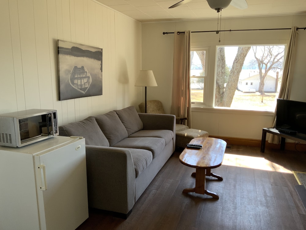 Tally-Ho Inn 24/50