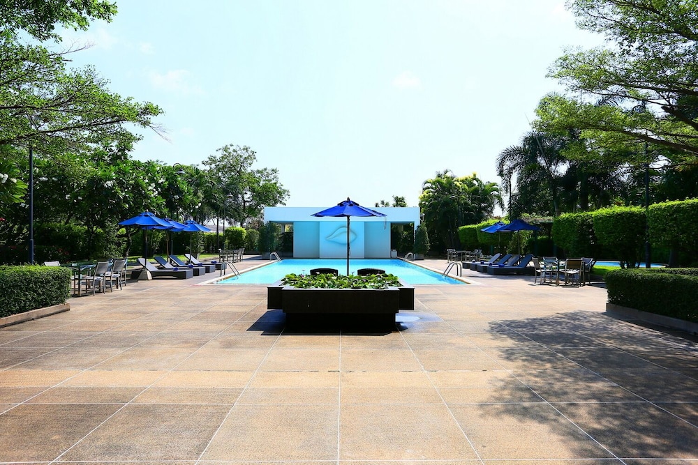 Bangna Pride Hotel & Residence 40/44