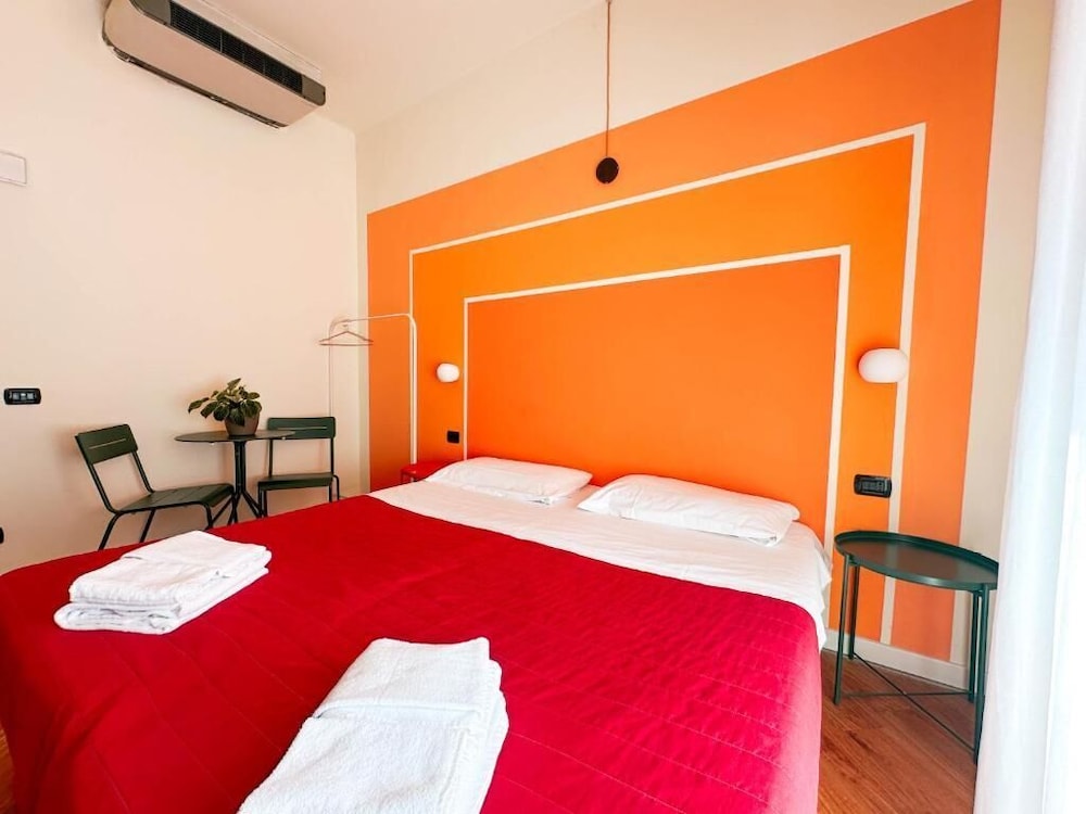 SUPERIOR, DOUBLE OR TWIN BED