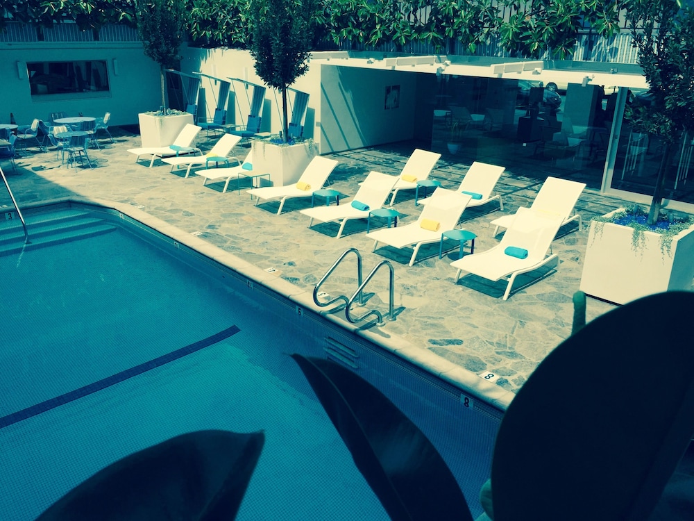 Beverly Laurel Hotel 52/69