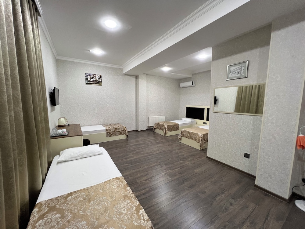 Khaghani Center Hotel 24/49