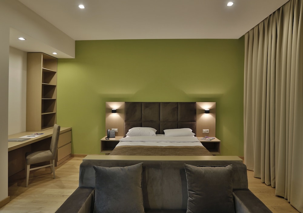 Homebridge Hotel Apartments 24/47