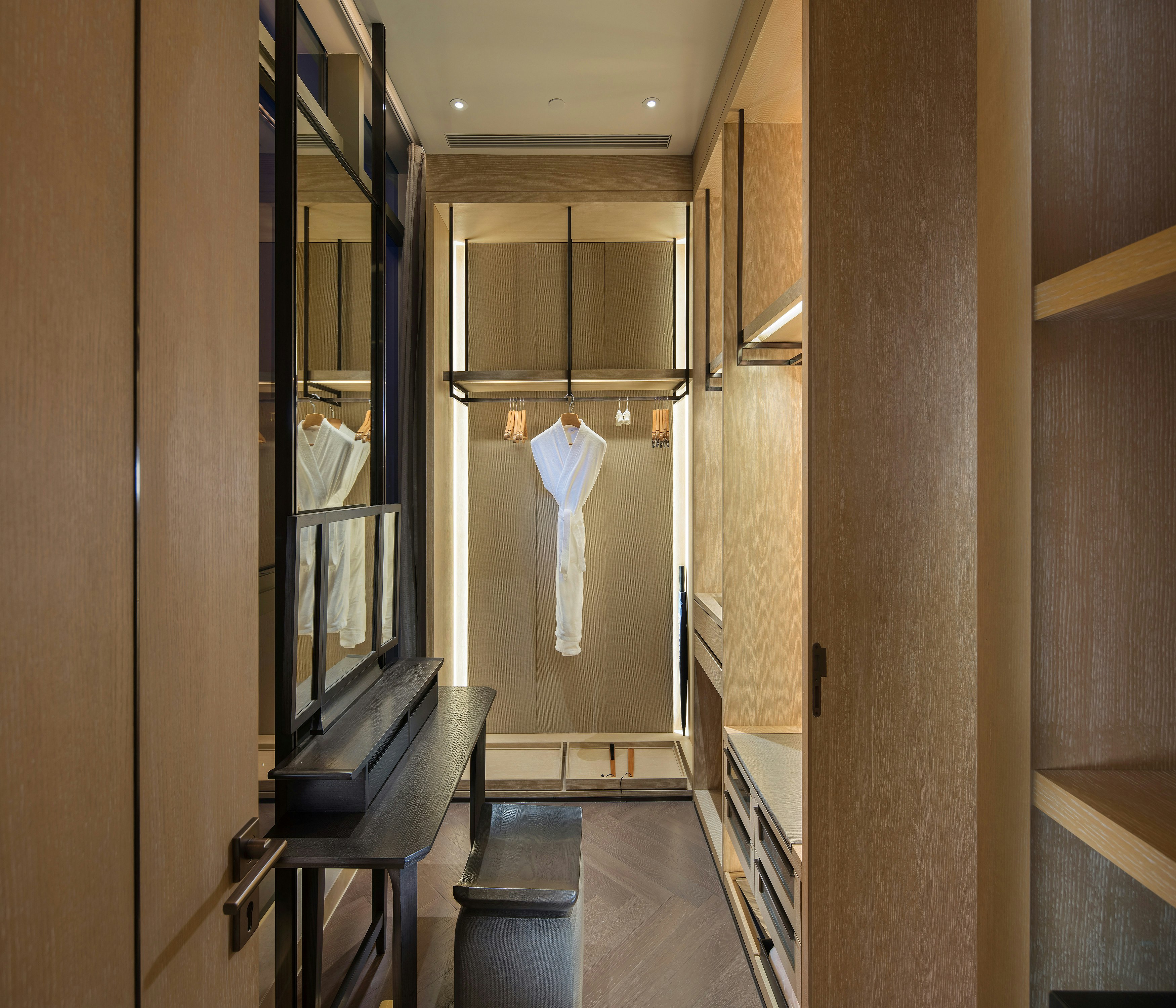 Hilton Shenzhen Shekou Nanhai 54/89