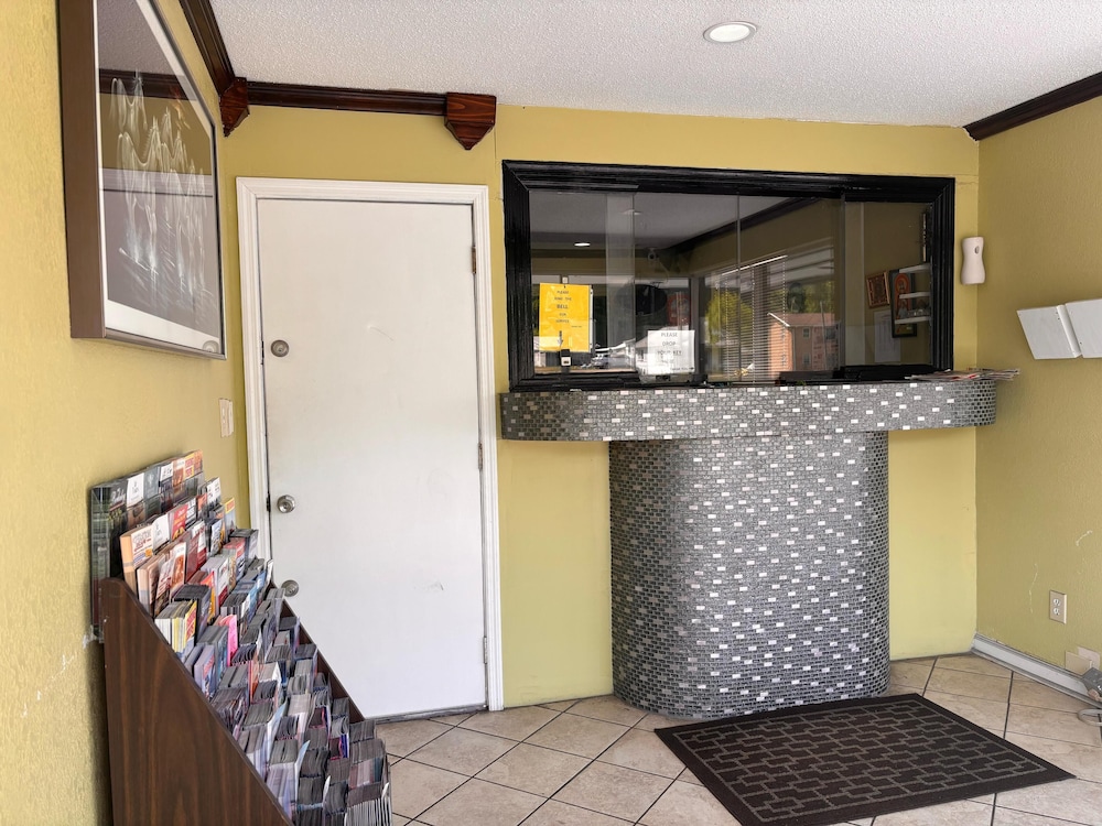 Sunrise Inn By OYO Newport News US-60 16/53