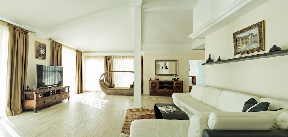 Hotel Azimut 16/50