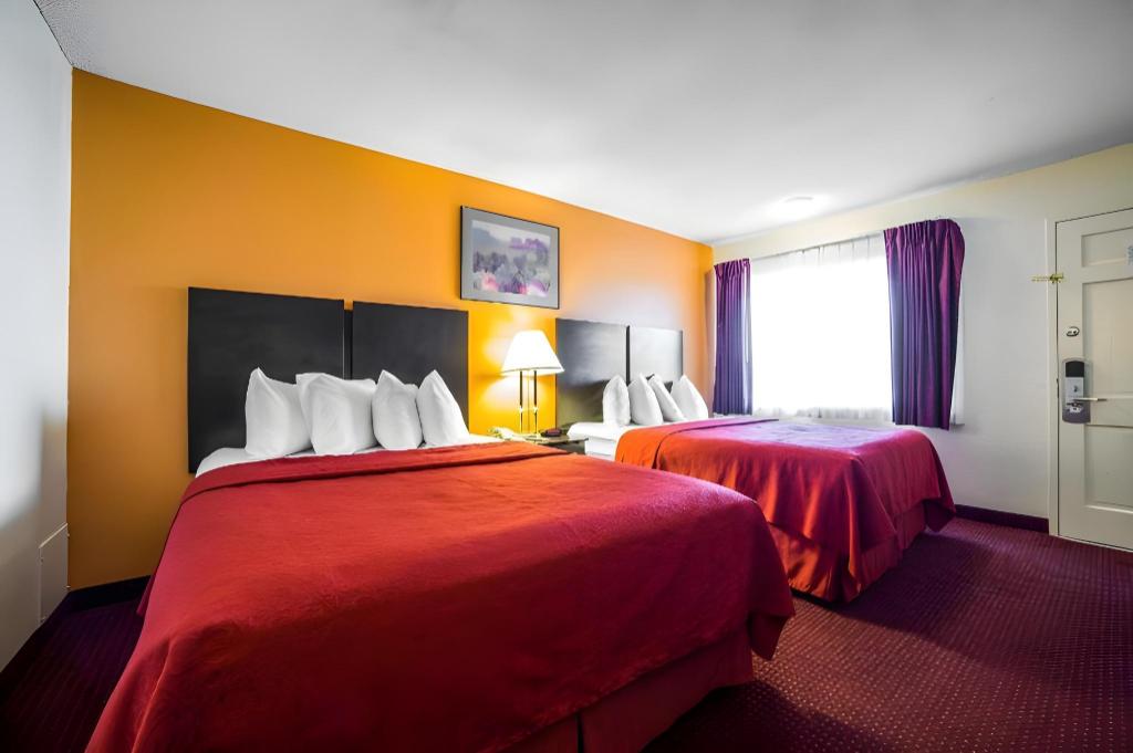 ROOM, KING BED