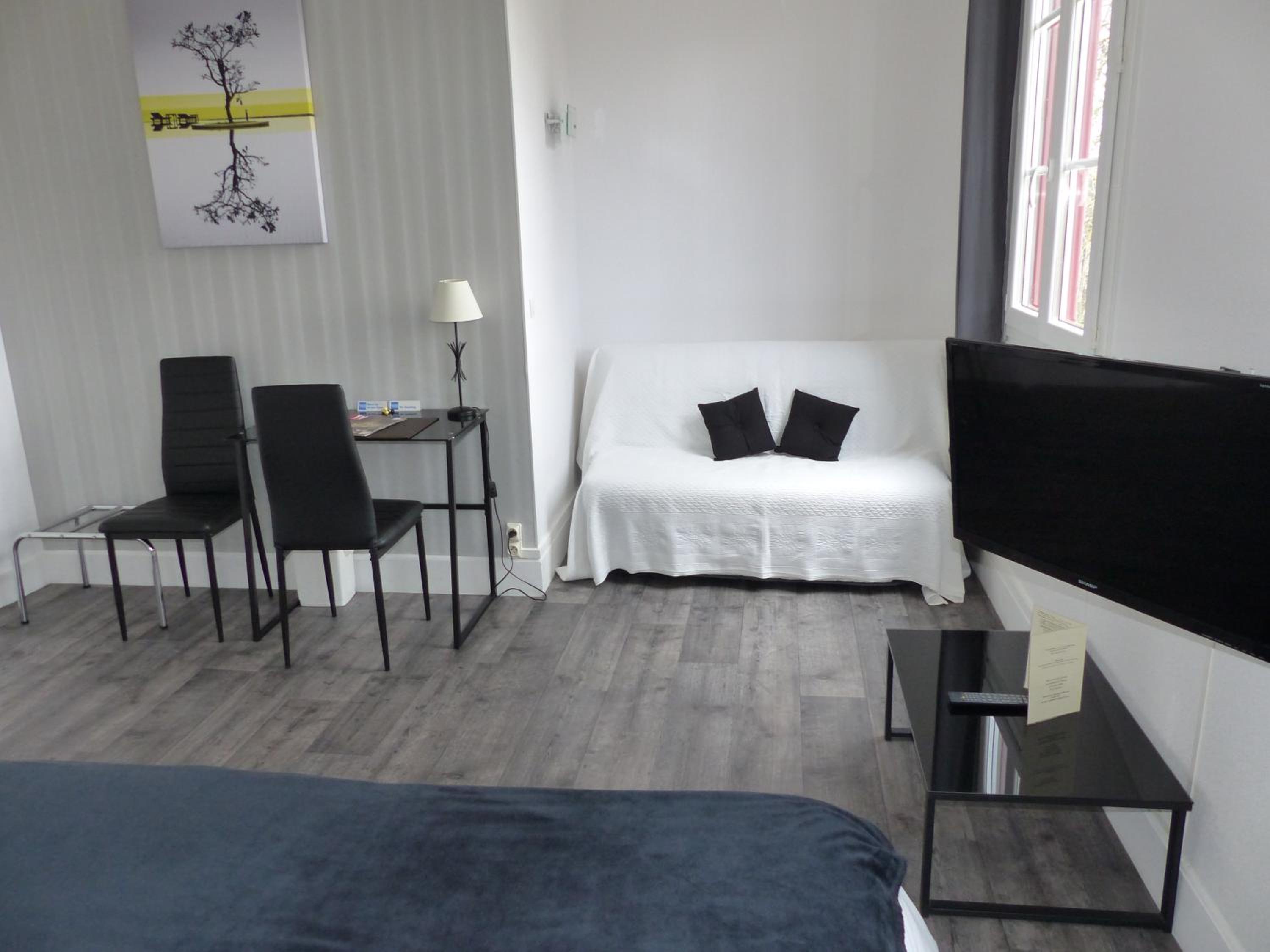 HOTEL AU COLOMBIER DU TOURON 21/23