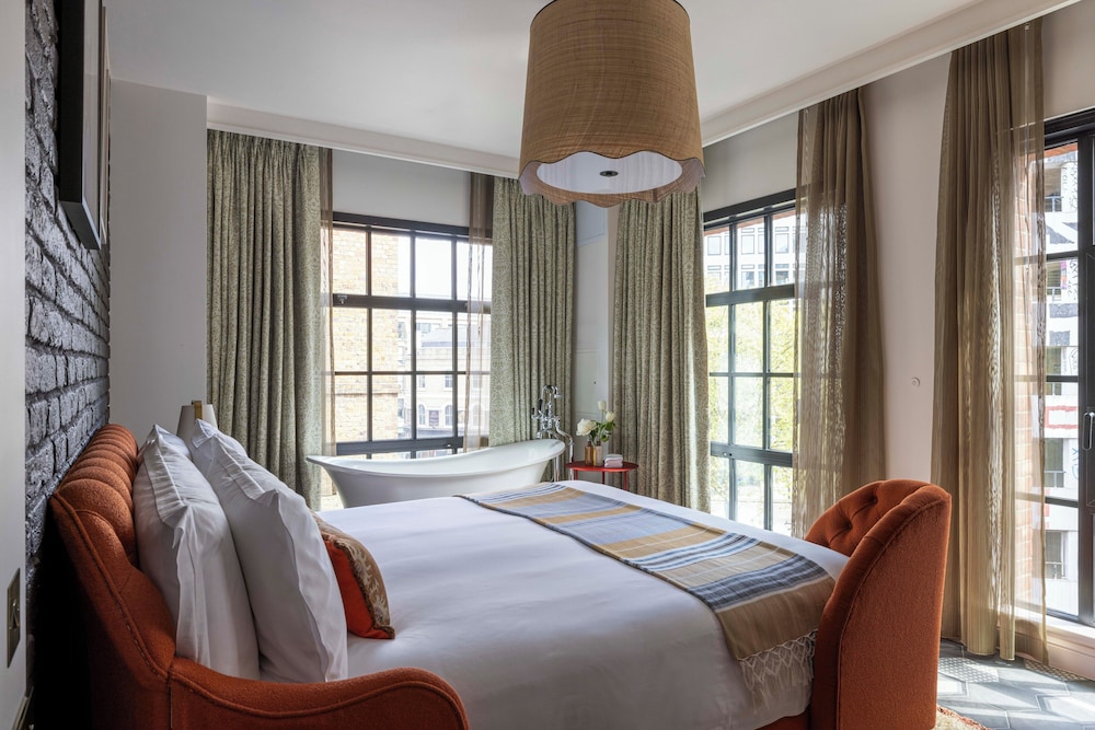 1 Bedroom, Deluxe, Suite, King Bed, Sofa