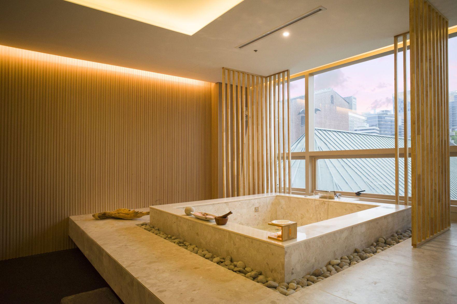 UH Suite The Myeongdong 36/52