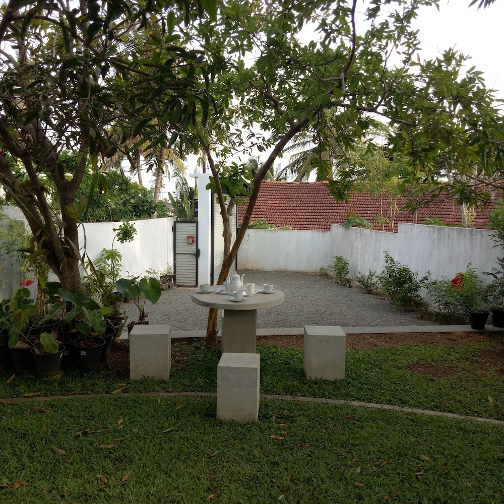 White House Villa 17/22