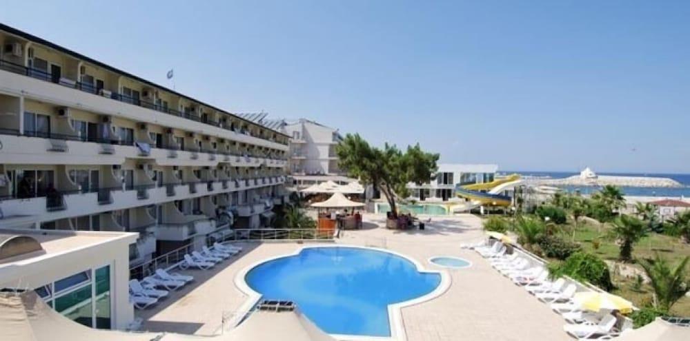 Aquabella Beach Hotel 19/20