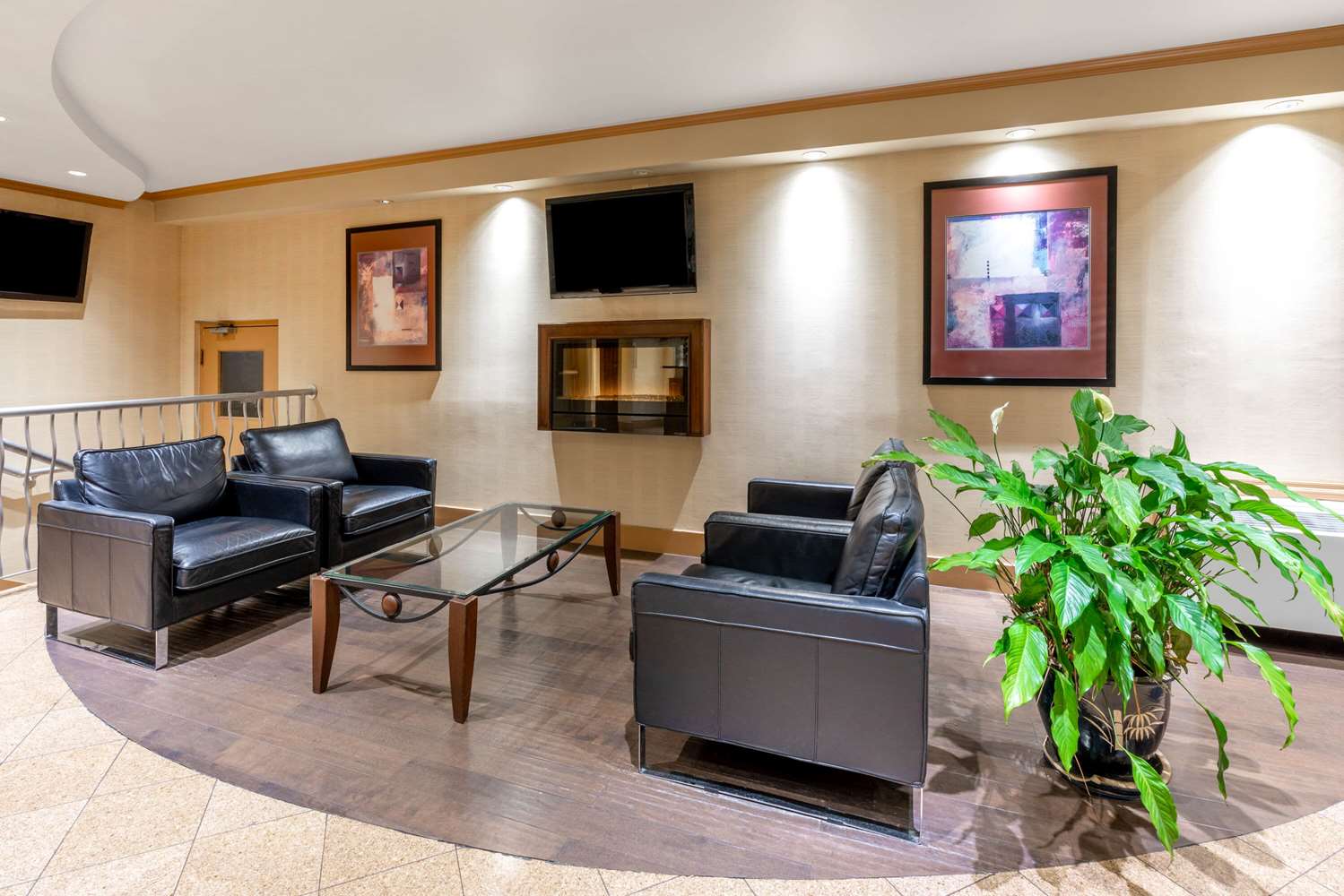 Ramada By Wyndham Coquitlam 32/56