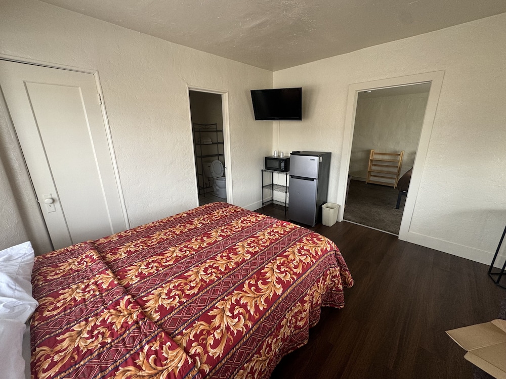 The Oaks Motel 2/10