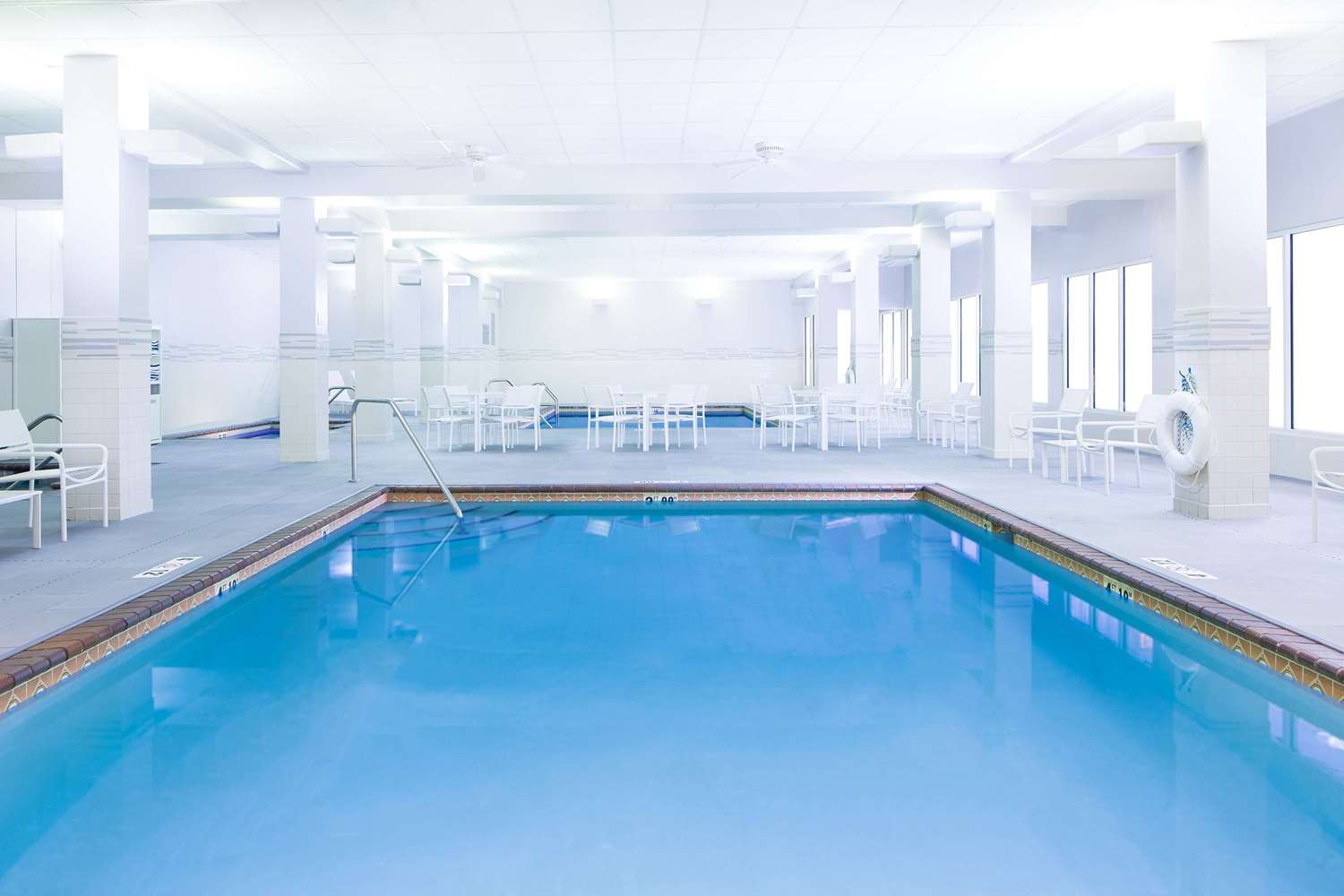 Country Inn & Suites by Radisson, Bloomington at Mall of America 6/18