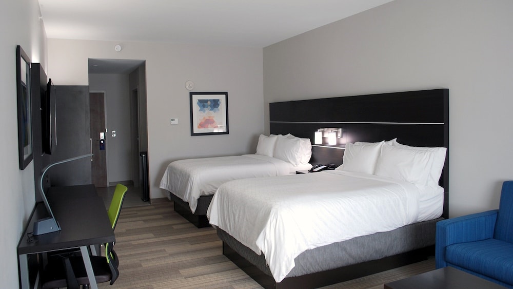 Holiday Inn Express & Suites White Hall 14/72
