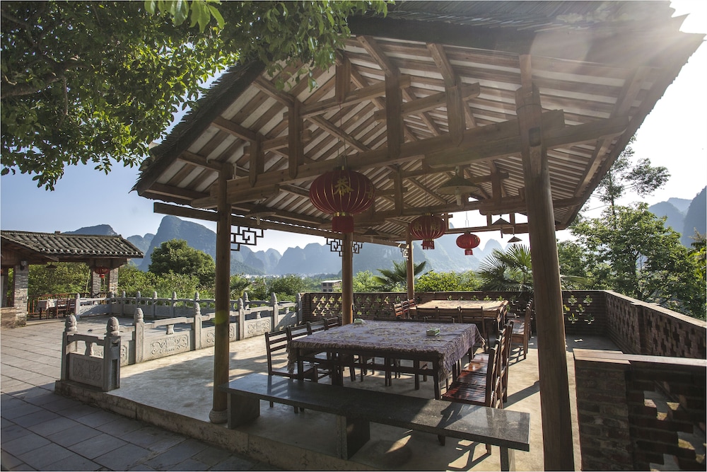 Riverside Retreat Hotel 32/36