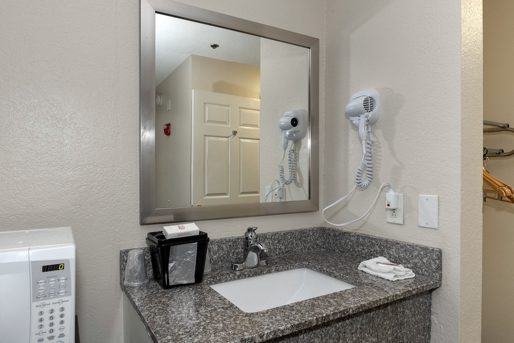 Red Roof Inn And Suites Pensacola Nas Corry 31/44