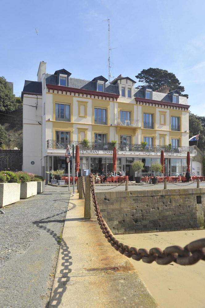 Hotel de la Vallee 42/47