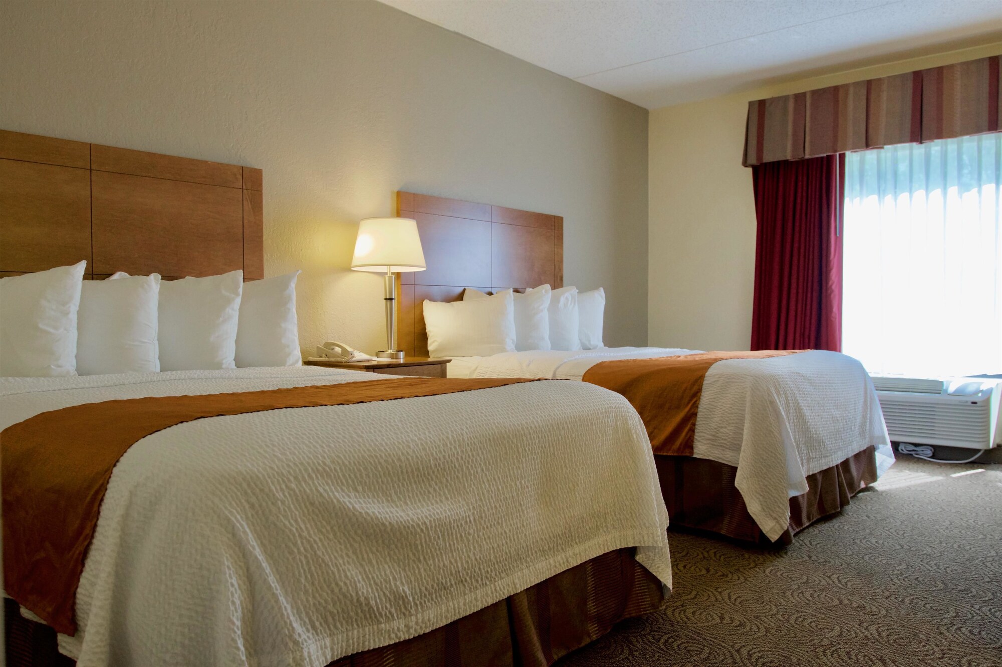 غرفة قياسية بسريرين كوين يُسمح فيها بالحيوانات الأليفة، Best Western Thunderbird Motel 4/8