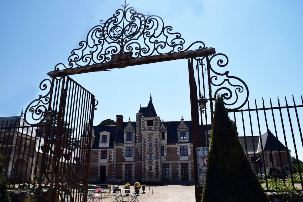CHATEAU DE JALLANGES 4/61