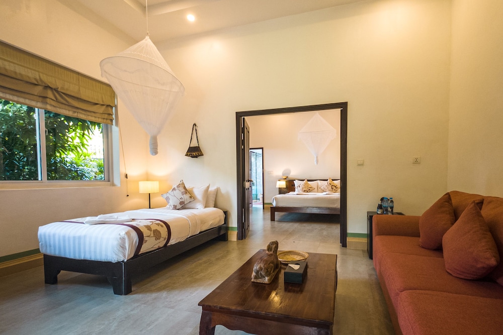 Samanea Beach Resort 15/50