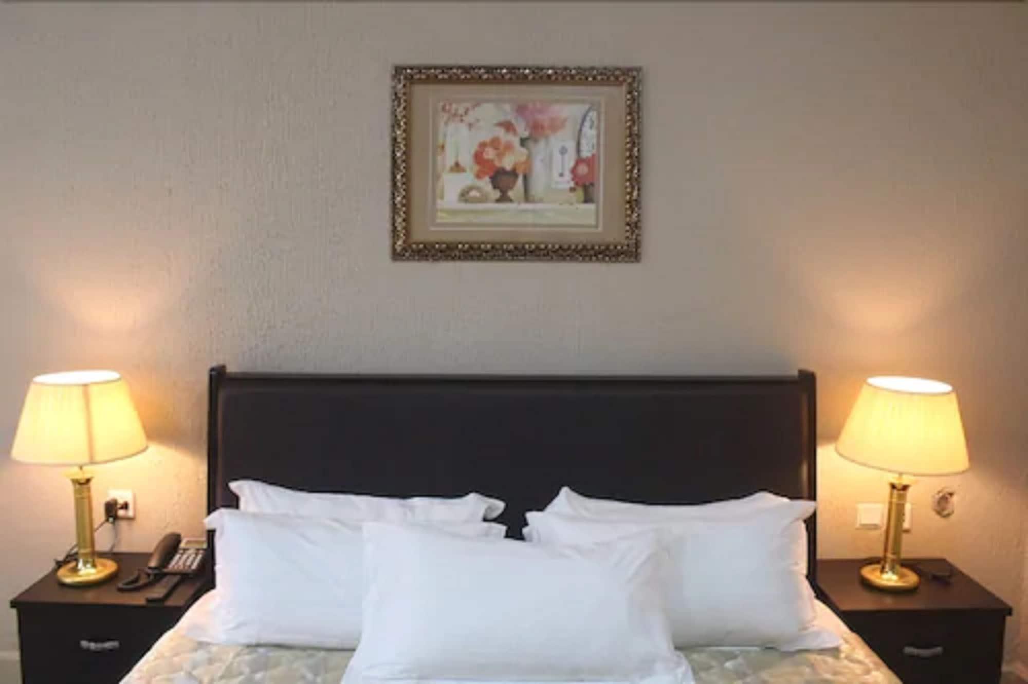 Corina Hotel 10/24