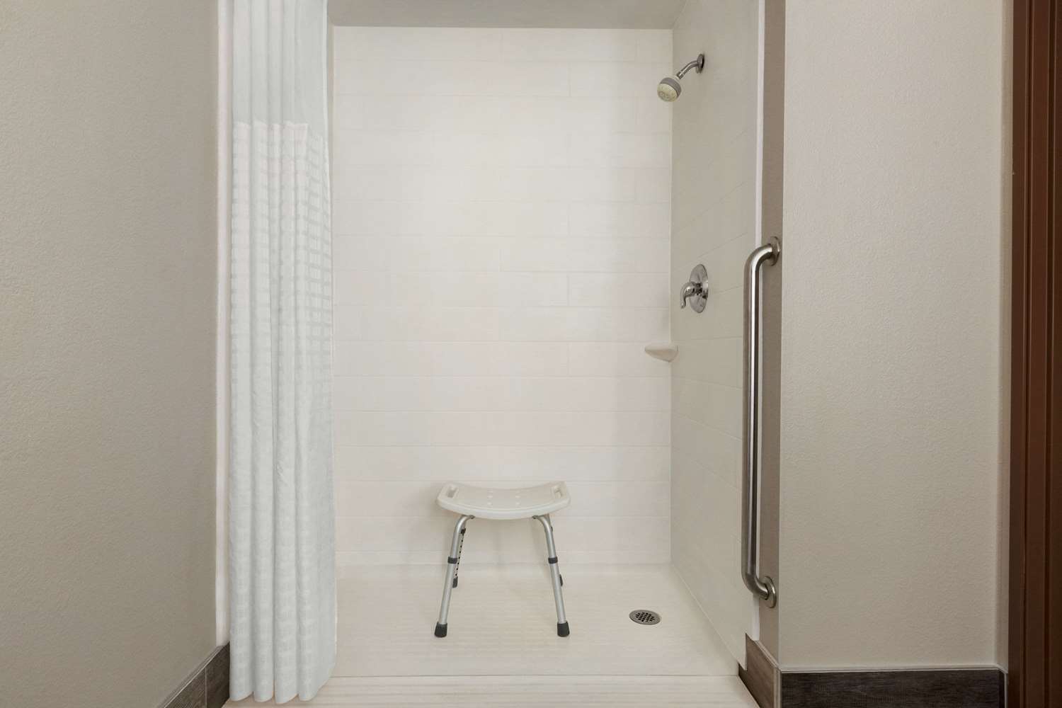 La Quinta Inn And Suites by Wyndham Lackawanna 38/39