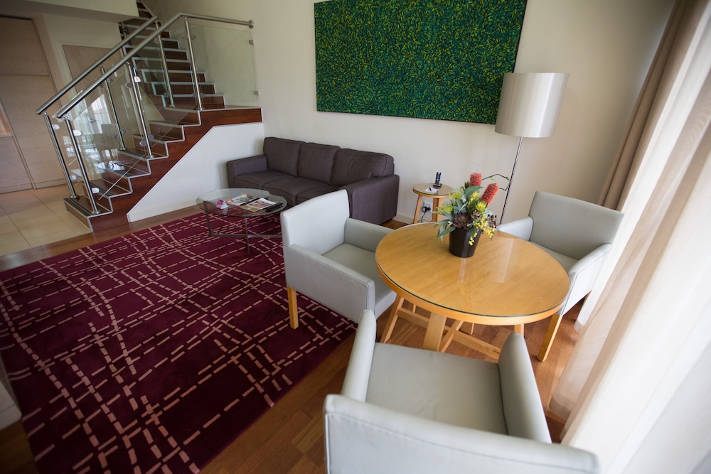Crowne Plaza Alice Springs Lasseters 40/57