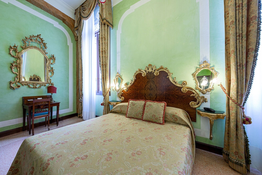 San Moise Hotel 34/70