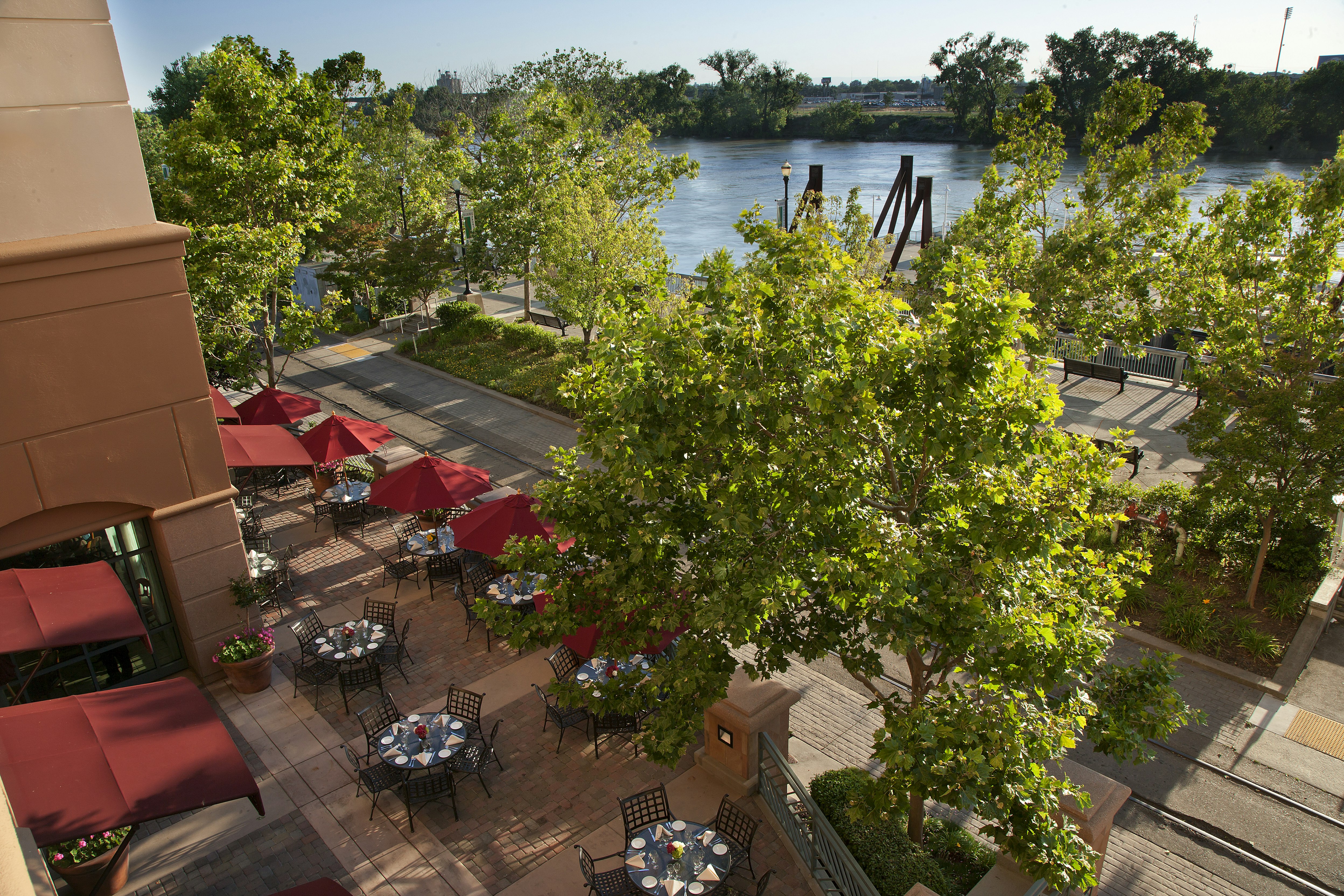 Embassy Suites by Hilton Sacramento Riverfront Promenade 80/80