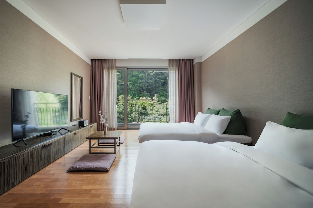Deluxe, Family, 2 Queen Beds, Near the Pool, Pool Access