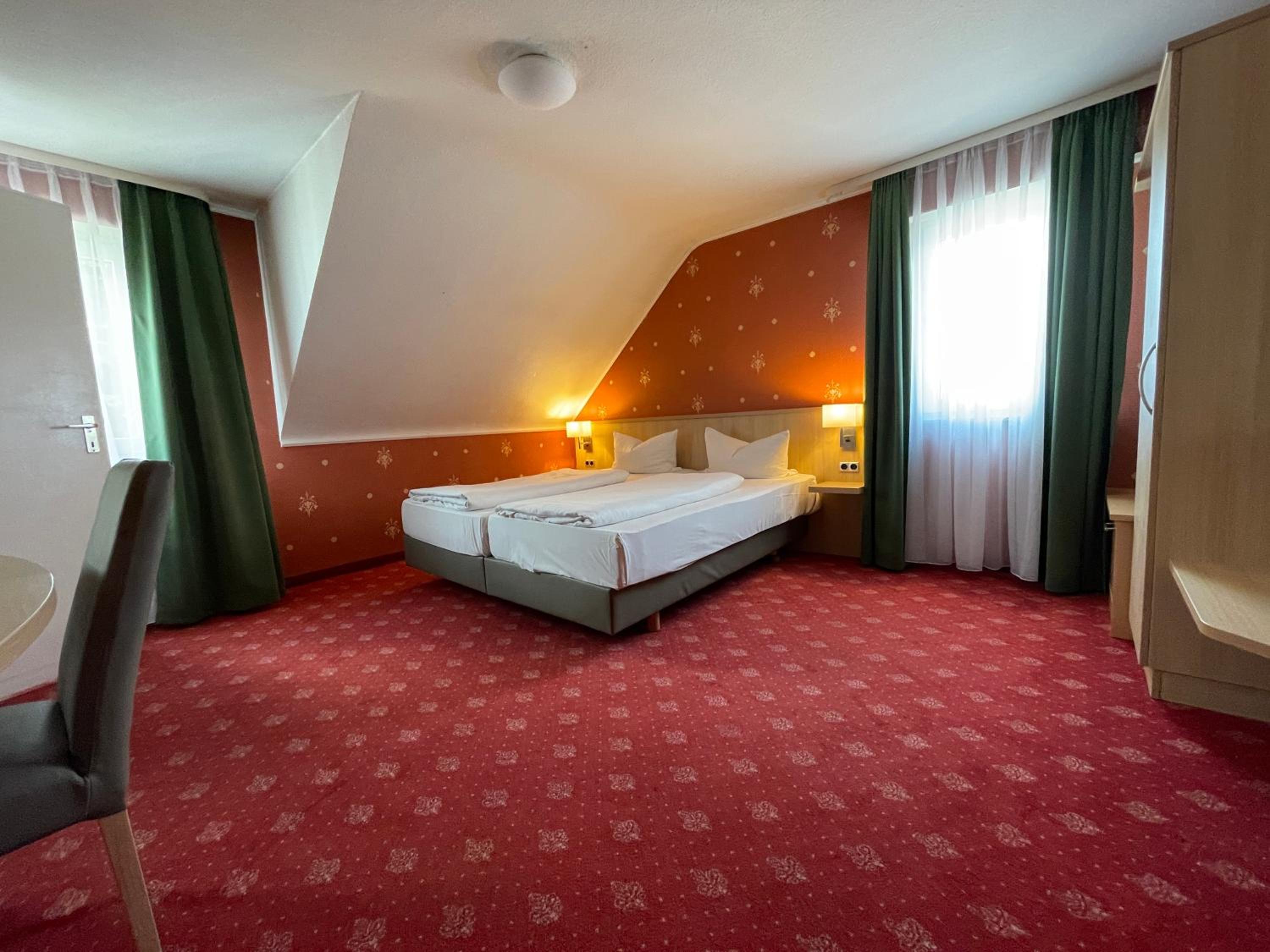 Room, Twin Beds