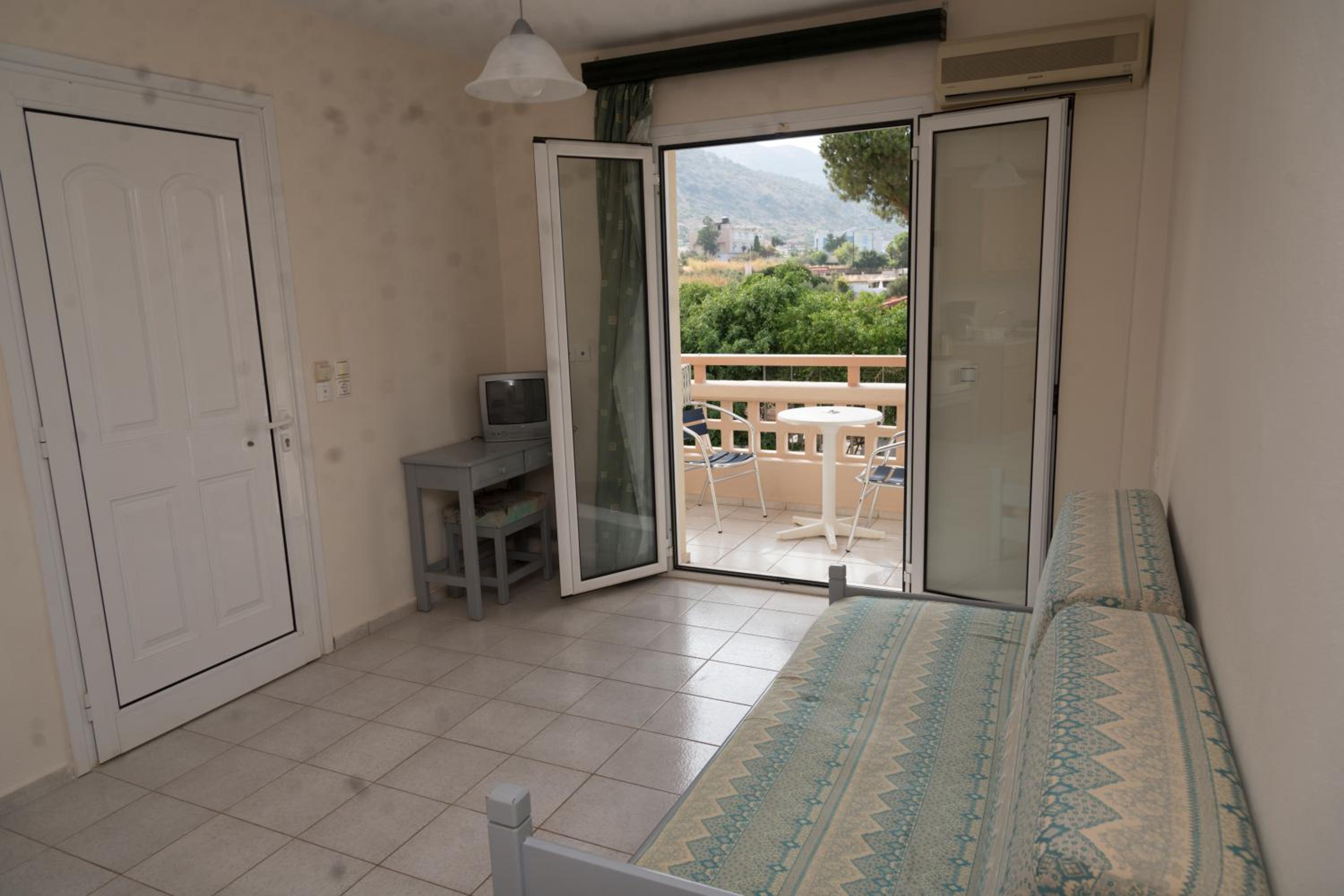 Sunset Studios Apartments 25/50