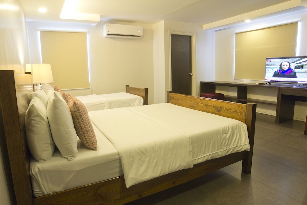 Nichols Airport Hotel 10/61