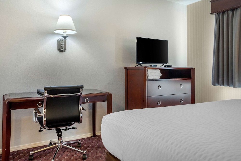 Wintergreen Hotel & Conference Center 45/49