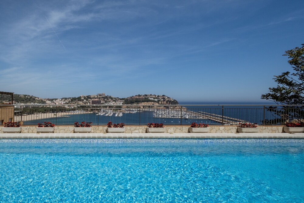 Hotel Montjoi by Brava Hoteles 3/26