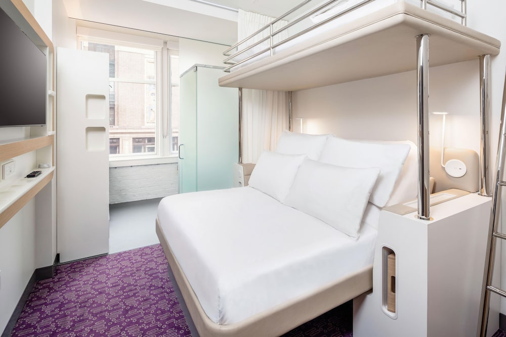 YOTEL San Francisco, Select by Hilton 12/76