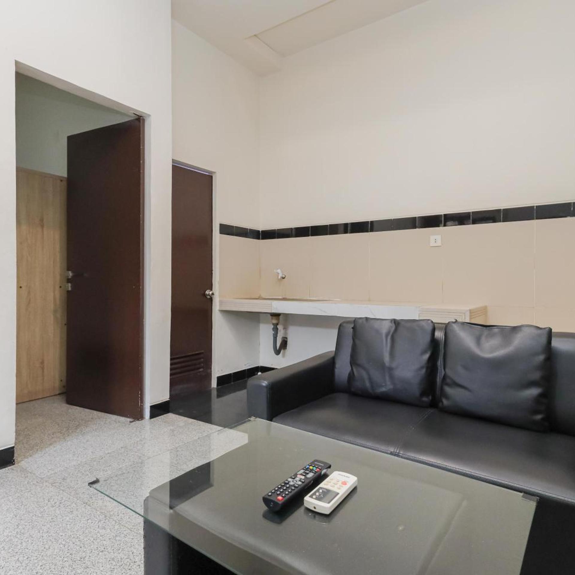 RedDoorz Syariah near Green Park Jatiwarna 33/50
