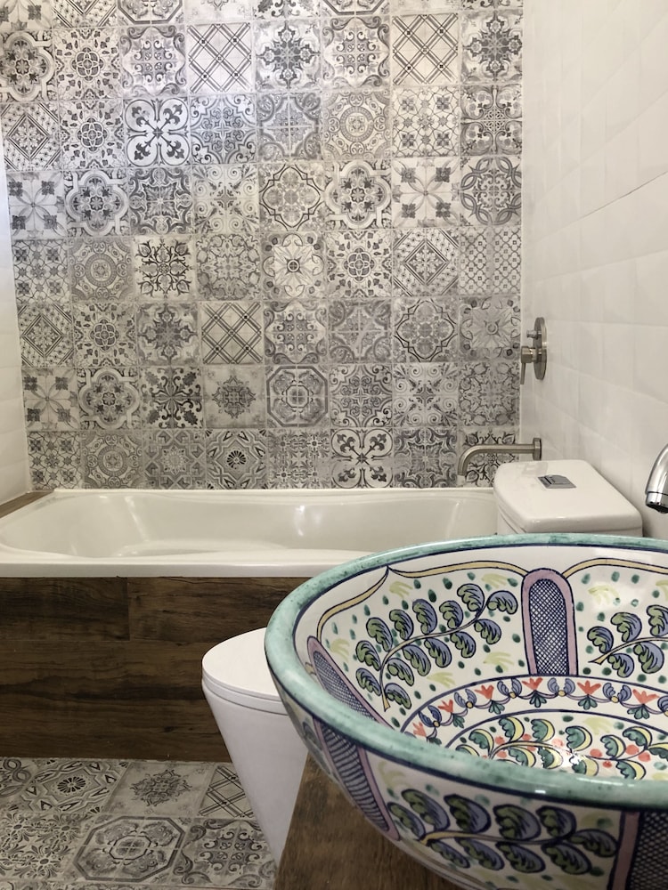 Casa Biru Hotel Boutique 66/68