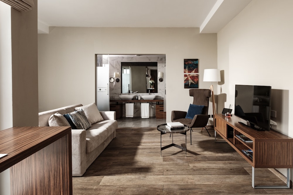 1926 Le Parisot Boutique Suites 25/36