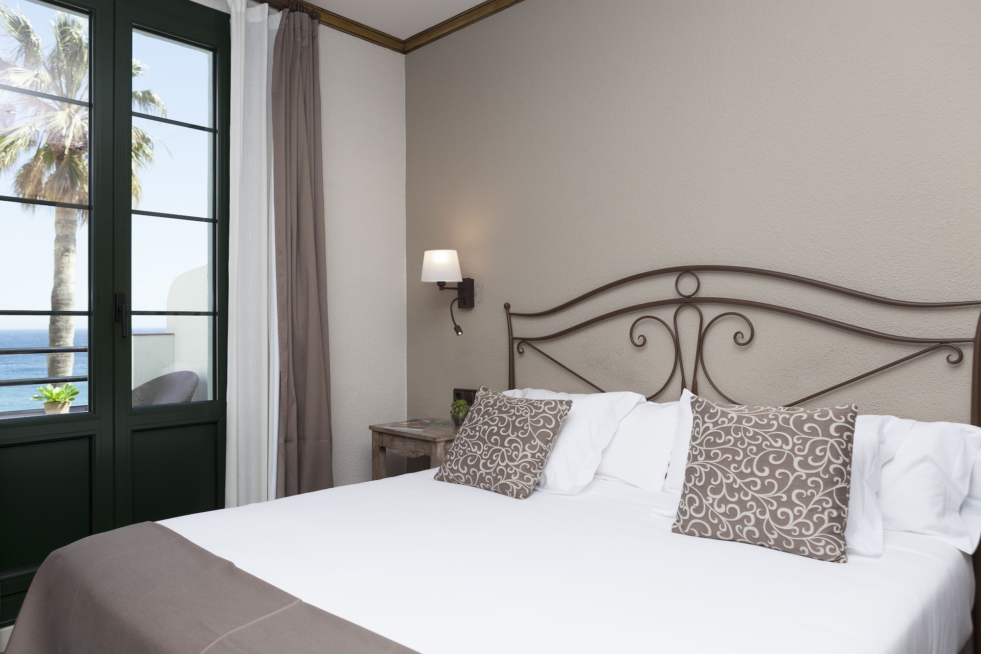 ROOM, DOUBLE BED, SEA VIEW