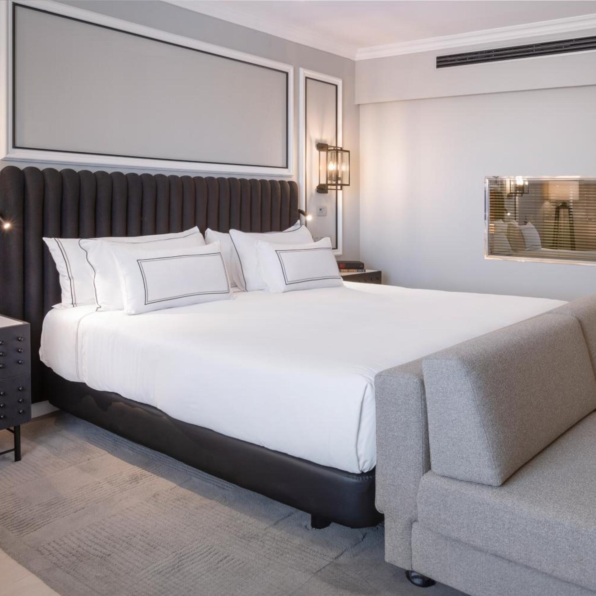 Grand, the Level, Premium, Jetted Tub