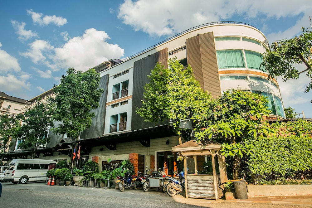 Seasons Riverside Hotel 16/21