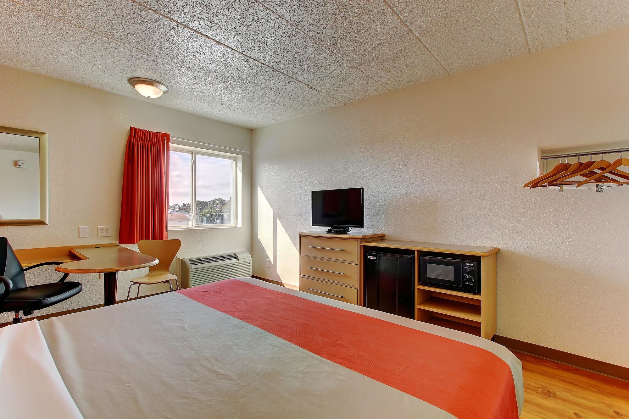 Standard, Double Bed, Smoking, Accessible