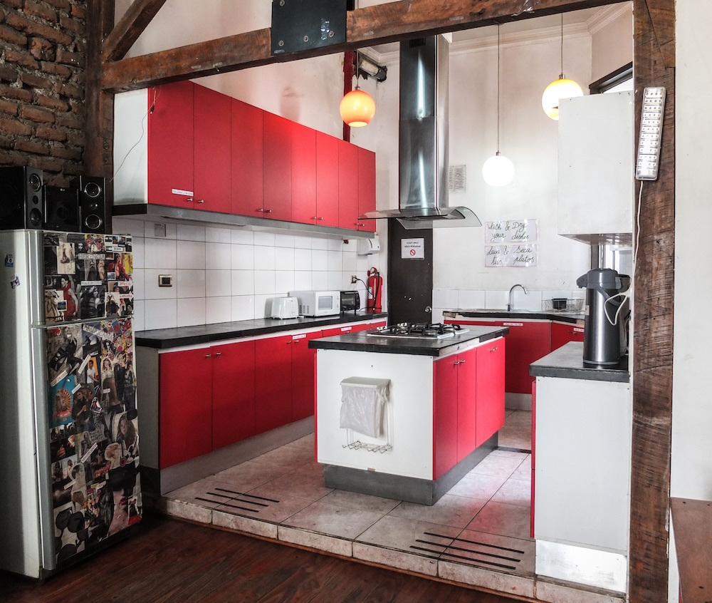 Santiago Backpackers 10/50