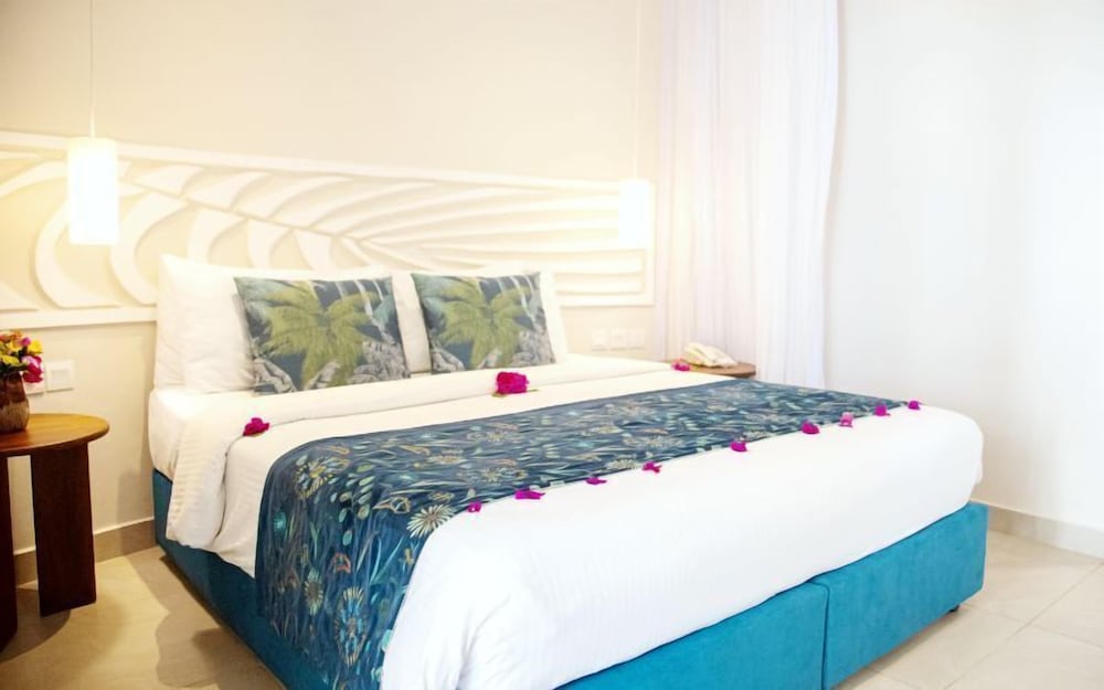 Neptune Village Beach Resort & Spa 18/59