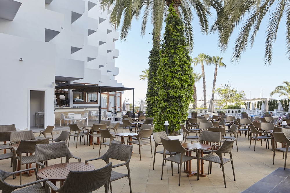 Hotel Tres Torres 51/65